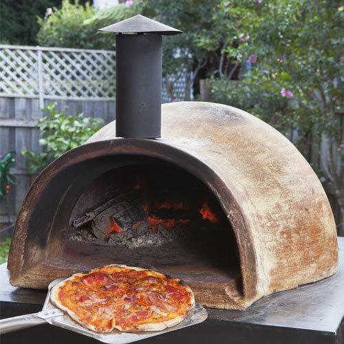 A Guide To Your First Wood Fired Pizza Oven - Edge Restaurant